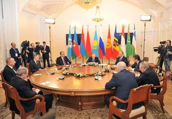 Президент Азербайджана принял участие в неформальной встрече глав государств СНГ в Санкт-Петербурге - ФОТО