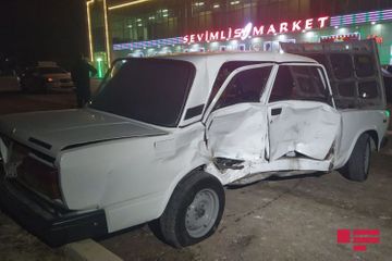 В Гяндже 2 человека пострадали в результате ДТП - ФОТО