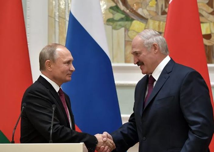 Путин провел телефонный разговор с Лукашенко