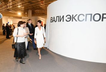Первый вице-президент Мехрибан Алиева ознакомилась с 8-й Московской биеннале современного искусства - ФОТО