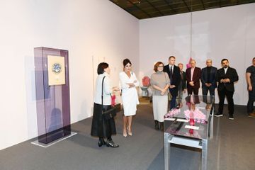 Первый вице-президент Мехрибан Алиева ознакомилась с 8-й Московской биеннале современного искусства - ФОТО