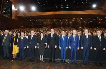 Президент Ильхам Алиев принял участие в церемонии по случаю 100-летия БГУ - ОБНОВЛЕНО-1 - ФОТО