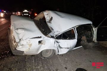 В Гейчае ВАЗ врезался в дерево на обочине, есть жертвы - ФОТО