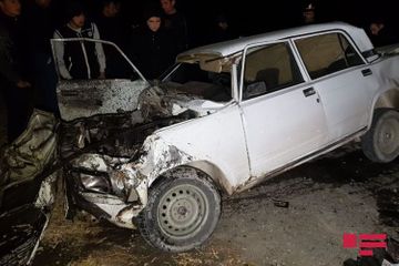 В Гейчае ВАЗ врезался в дерево на обочине, есть жертвы - ФОТО