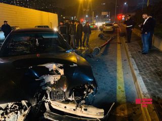 В Баку BMW снес фонарный столб - ФОТО - ВИДЕО