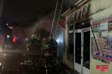 На рынке стройматериалов в Сабунчинском районе Баку произошел пожар - ФОТО
