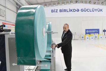 Президент Ильхам Алиев принял участие в открытии предприятия по производству медицинских масок - ОБНОВЛЕНО