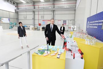 Президент Ильхам Алиев принял участие в открытии предприятия по производству медицинских масок - ОБНОВЛЕНО