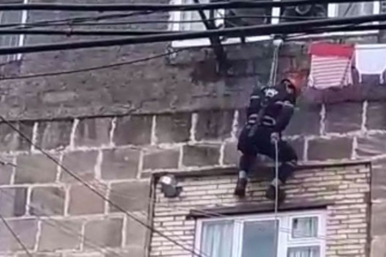 МЧС оказало помощь больному гражданину - ВИДЕО