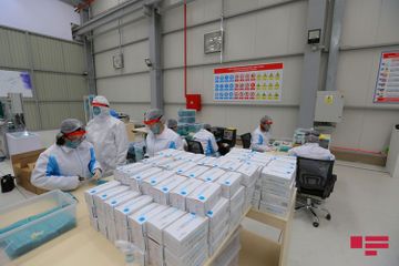 Производимые в Азербайджане медицинские маски поступят в продажу со следующей недели - ФОТО