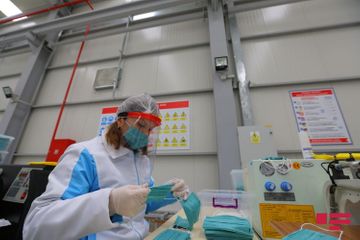 Производимые в Азербайджане медицинские маски поступят в продажу со следующей недели - ФОТО