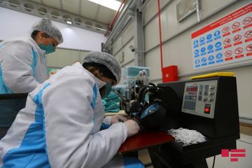 Производимые в Азербайджане медицинские маски поступят в продажу со следующей недели - ФОТО