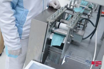 Производимые в Азербайджане медицинские маски поступят в продажу со следующей недели - ФОТО