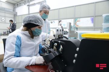 Производимые в Азербайджане медицинские маски поступят в продажу со следующей недели - ФОТО