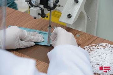 Производимые в Азербайджане медицинские маски поступят в продажу со следующей недели - ФОТО