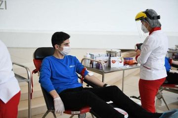Мехрибан Алиева поблагодарила сотрудников Фонда Гейдара Алиева и Центра Гейдара Алиева за участие в акции сдачи крови