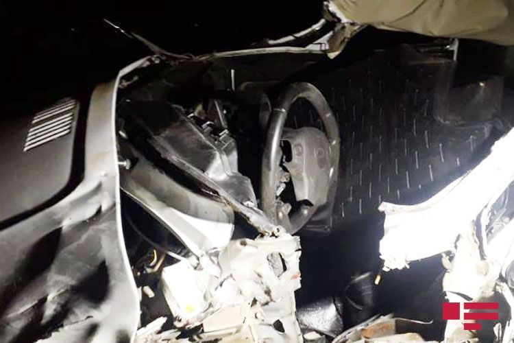 В результате ДТП в Шамкире погибли 2 человека, включая директора школы 