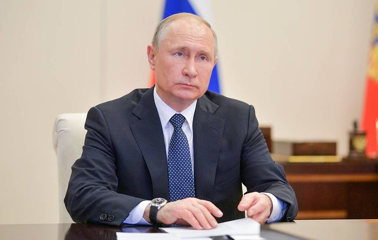 Путин отложил подготовку к параду Победы