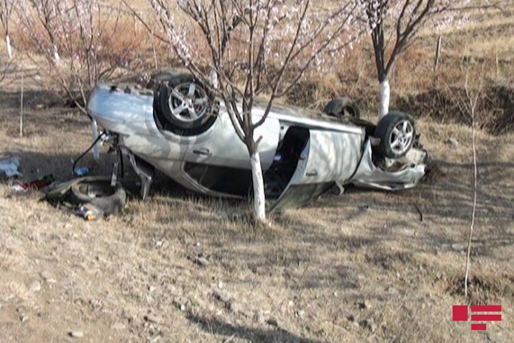 В Шабране перевернулся автомобиль, 4 человека получили травмы
