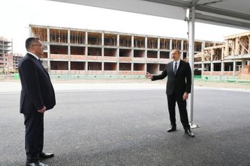 Президент ознакомился с ходом строительных работ в кварталах, состоящих из жилых зданий для 3042 семей вынужденных переселенцев - ОБНОВЛЕНО