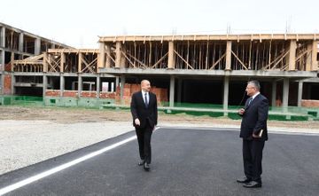 Президент ознакомился с ходом строительных работ в кварталах, состоящих из жилых зданий для 3042 семей вынужденных переселенцев - ОБНОВЛЕНО