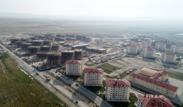 Президент ознакомился с ходом строительных работ в кварталах, состоящих из жилых зданий для 3042 семей вынужденных переселенцев - ОБНОВЛЕНО
