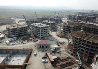Президент ознакомился с ходом строительных работ в кварталах, состоящих из жилых зданий для 3042 семей вынужденных переселенцев - ОБНОВЛЕНО