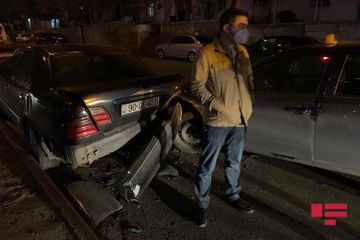В Баку произошло цепное ДТП - ФОТО