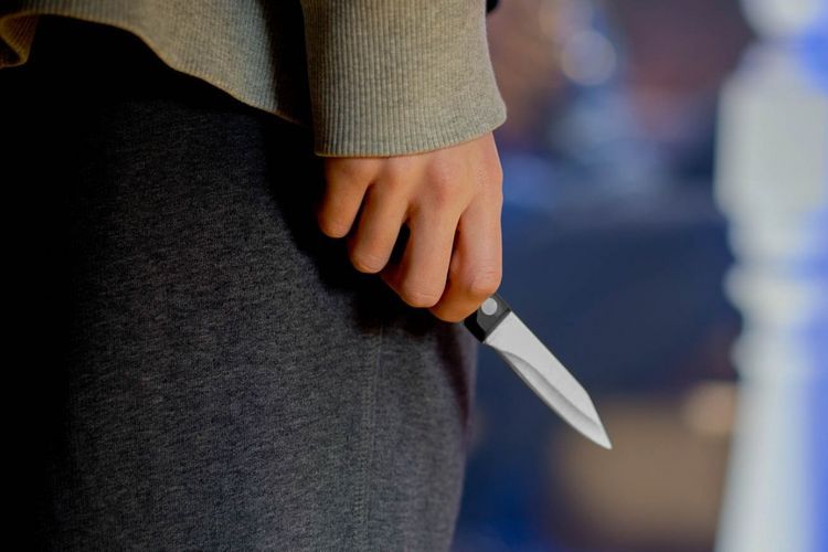 В Ширване женщина ранила ножом сожителя