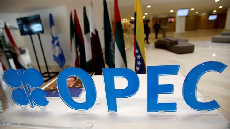 ОПЕК+ ослабляет ограничения добычи нефти