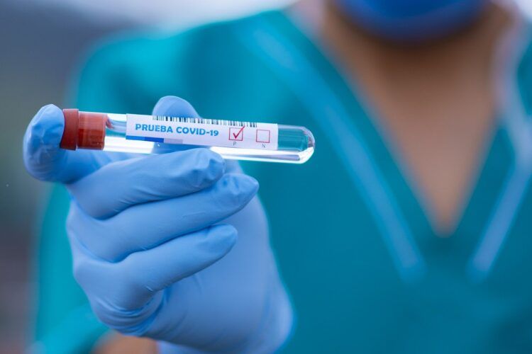 В  Казахстане провели первую вакцинацию от COVID-19