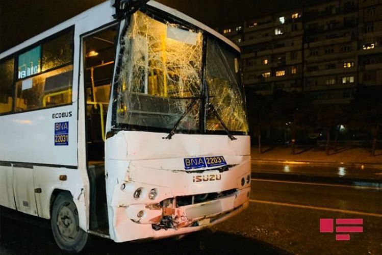 В Баку столкнулись два пассажирских автобуса