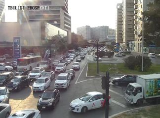 На некоторых улицах и проспектах Баку возникли заторы – ФОТО 