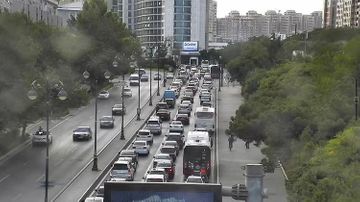 На некоторых улицах и проспектах Баку возникли заторы – ФОТО 