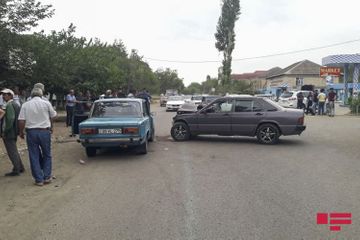 В Товузе столкнулись два автомобиля, есть пострадавший