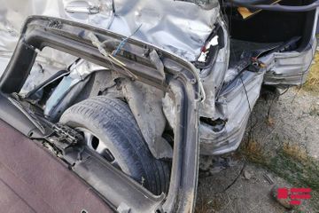 В Сумгайыте легковой автомобиль столкнулся с автобусом, есть погибший - ФОТО