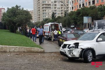 В Баку произошло цепное ДТП, есть пострадавший