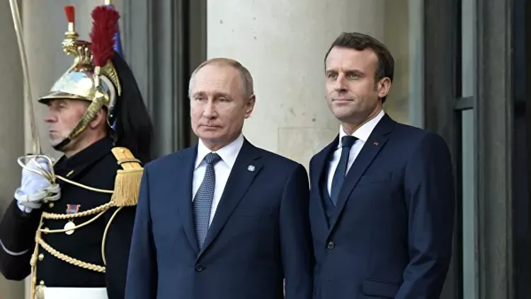 Путин и Макрон обсудили ситуацию в Беларуси 