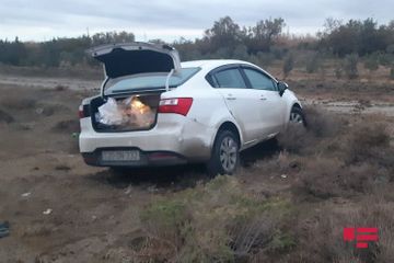 В Гаджигабуле автомобиль врезался в ограждение, есть погибший - ФОТО