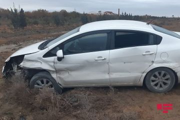 В Гаджигабуле автомобиль врезался в ограждение, есть погибший - ФОТО