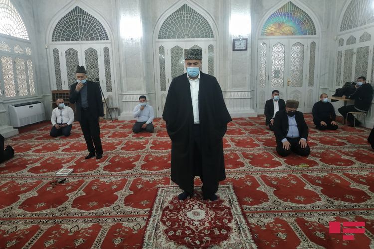В мечети Биби-Эйбат почтили память шехидов Отечественной войны
