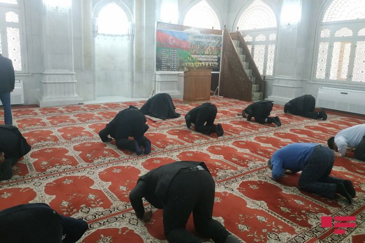 В мечети Биби-Эйбат почтили память шехидов Отечественной войны
