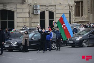 В Азербайджане минутой молчания почтили память шехидов Отечественной войны