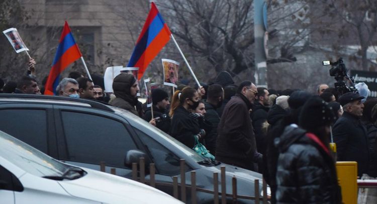 Армянская оппозиция анонсировала всеобщую забастовку