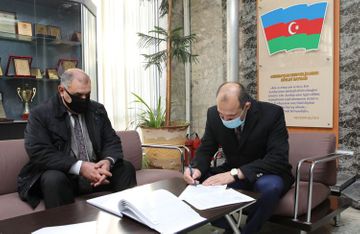 В Азербайджане пяти партиям предоставлены офисы