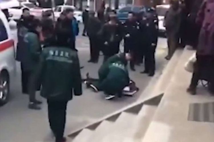 В Китае мужчина с ножом убил на улице 7 прохожих, еще семеро ранены 
