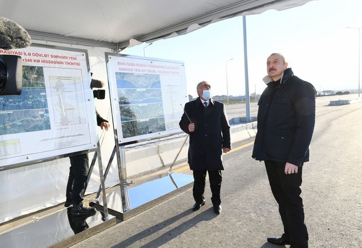 Президент ознакомился с ходом работ на реконструированном участке дороги Баку-Губа-госграница с РФ