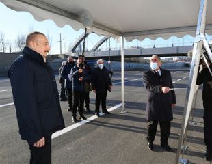 Президент ознакомился с ходом работ на реконструированном участке дороги Баку-Губа-госграница с РФ