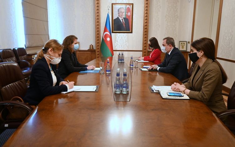 Джейхун Байрамов встретился с главой представительства МККК в Азербайджане 