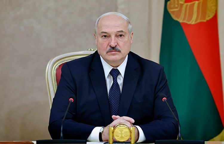 Лукашенко заявил, что не покинет свой пост, пока последний омоновец не попросит его уйти